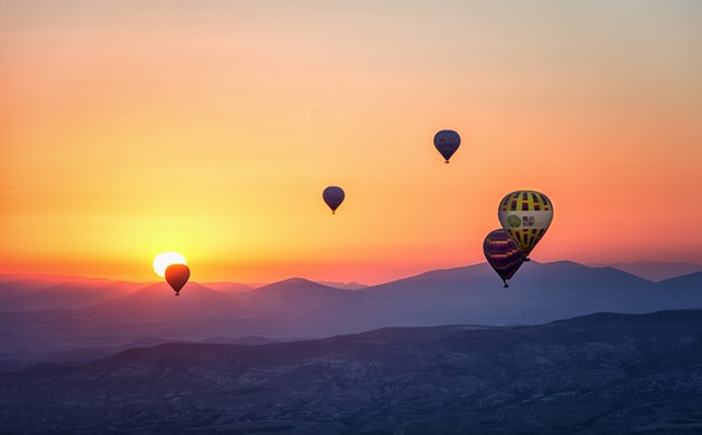 Zdjęcia z zachodem słońca i balony